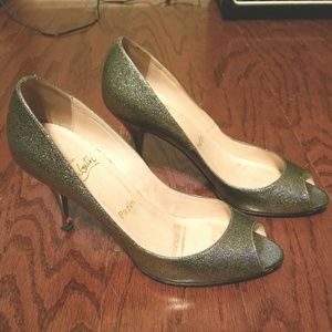 Louboutin Silver Peep toe 3.5 in/38.5